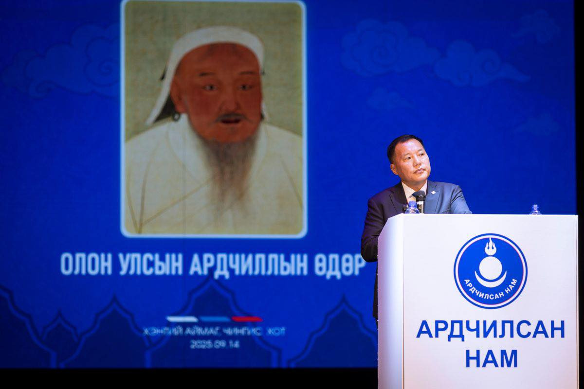 Ардчилсан намынхан Хэнтий аймагт чуулж байна